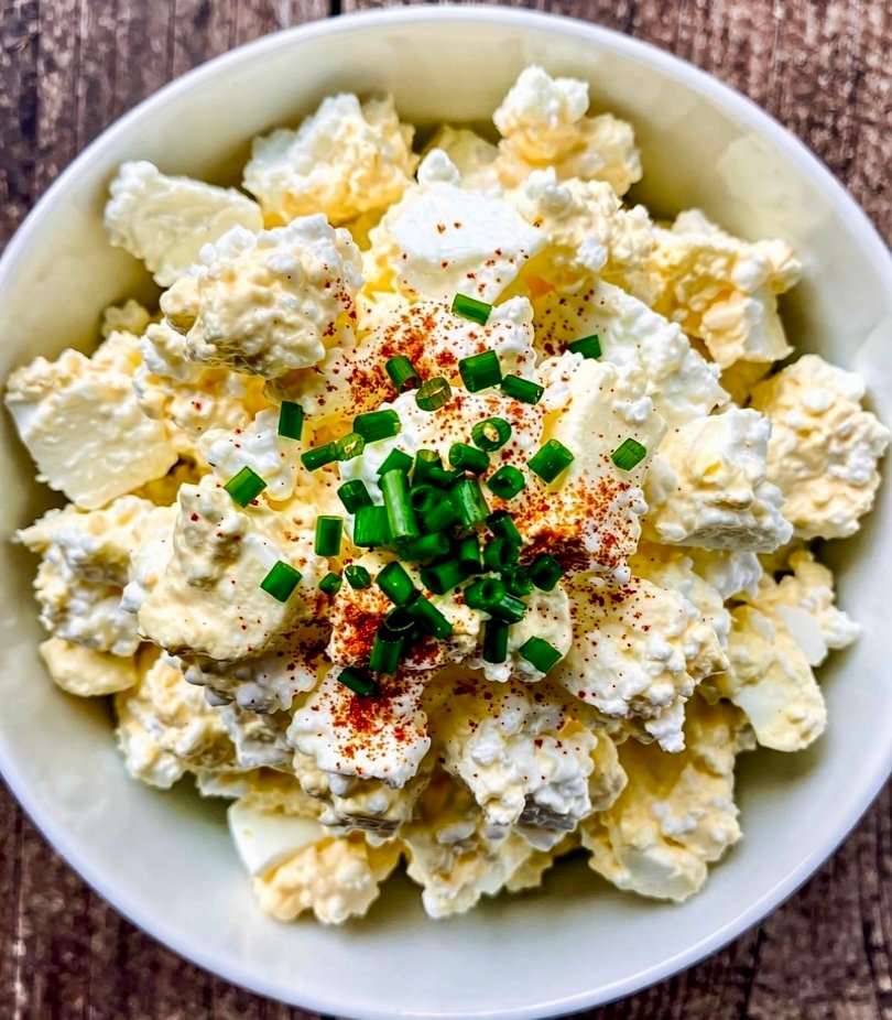 A creamy 5-Minute Cottage Cheese Egg Salad Bowl garnished with fresh chives and smoked paprika.